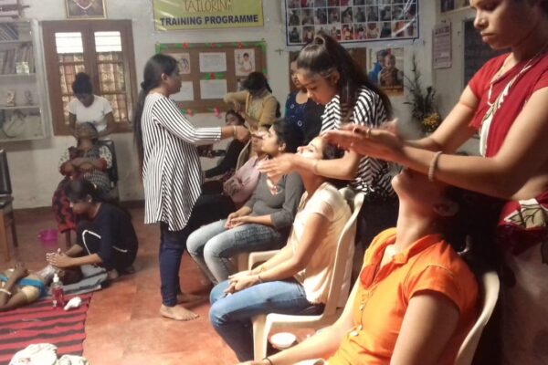 04_Opleiding schoonheidsspecialiste in sloppenwijk Indore_Solidair met India_34910