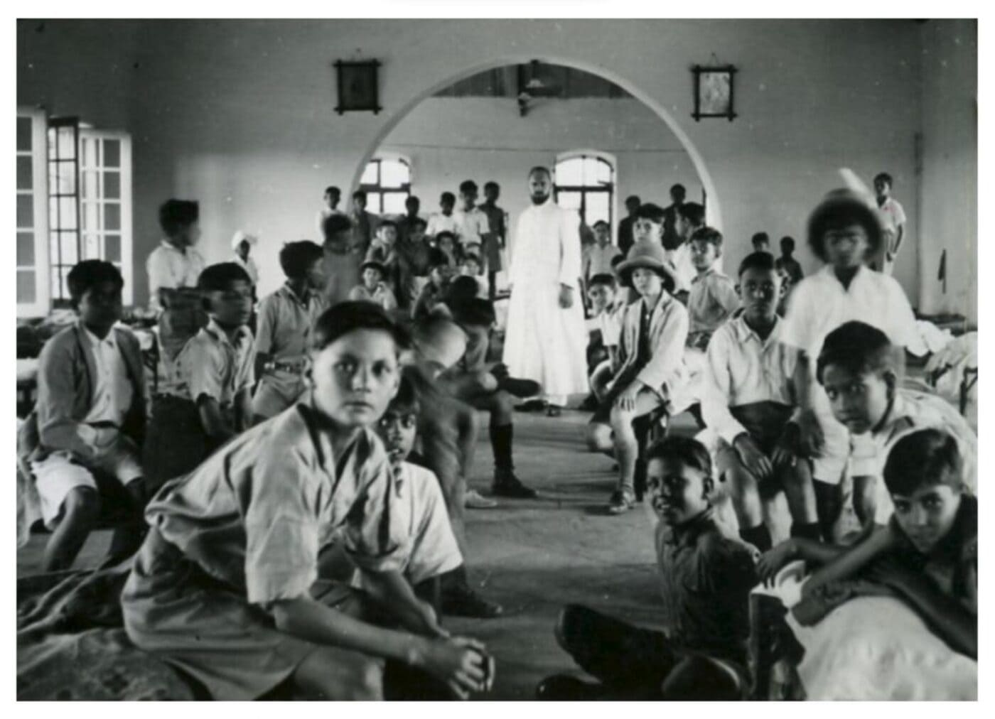 SMI_1937.03_Luc. van Helvert_De kleine slaapzaal van de Highschool te Jabalpur