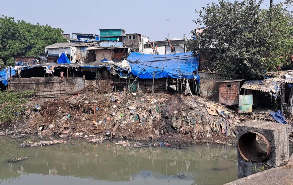 35_Mumbai_Bandra East_Slums_20231023 (5)_Solidair-met-India