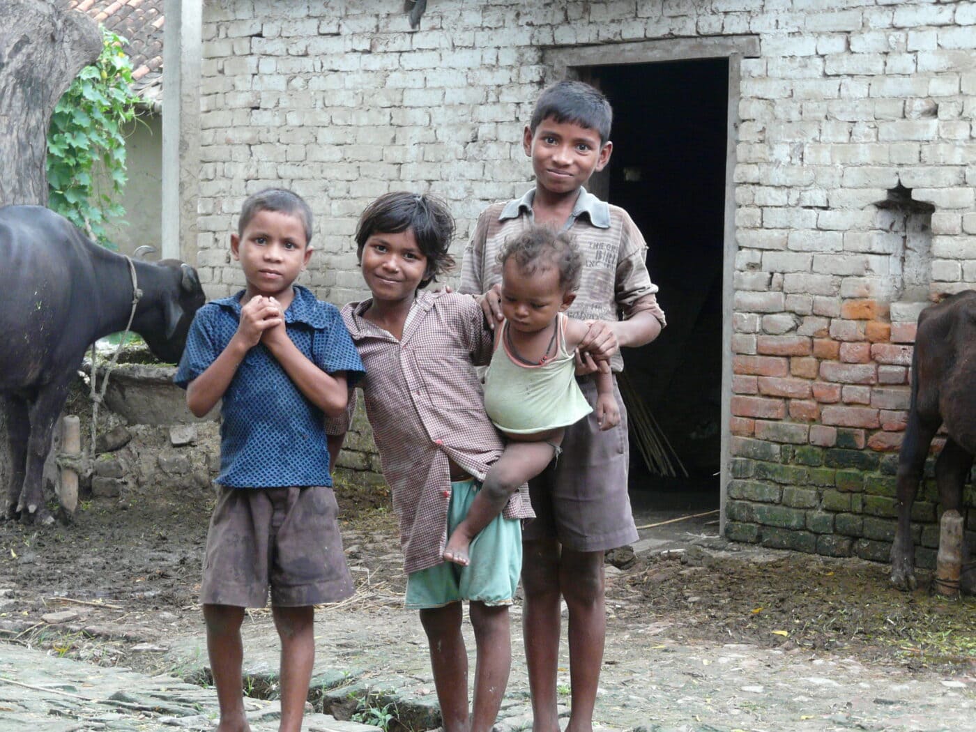 33050_Indara_poserende kinderen_Solidair-met-India